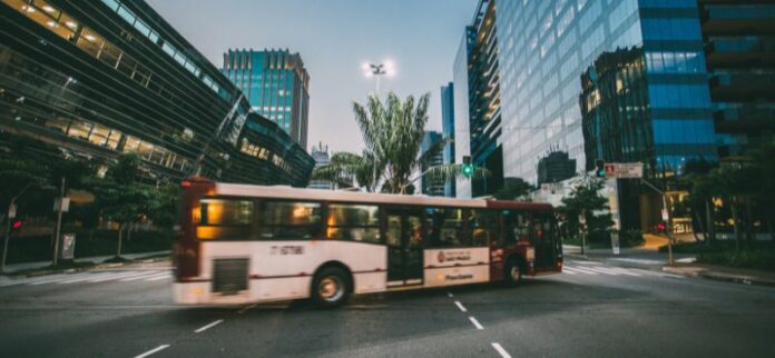 4 motivos para usar o transporte público no Brasil